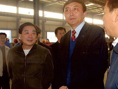 原湖南省副省長(zhǎng)徐明華視察生產(chǎn)車間，彭琪董事長(zhǎng)現(xiàn)場(chǎng)陪同